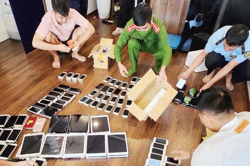400 chiếc iPhone nhập lậu 'núp' trong căn hộ chung cư