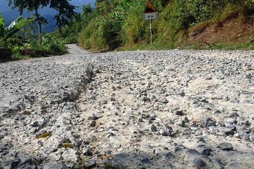 Gập ghềnh đường lên Son - Bá - Mười