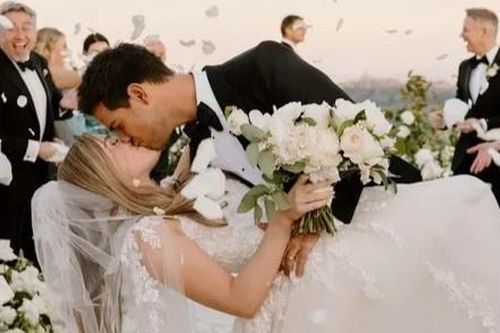 Khoảnh khắc ngọt ngào trong lễ cưới 'Người Sói' Taylor Lautner