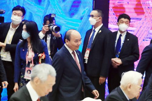 Chủ tịch nước Nguyễn Xuân Phúc gặp Chủ tịch Trung Quốc Tập Cận Bình