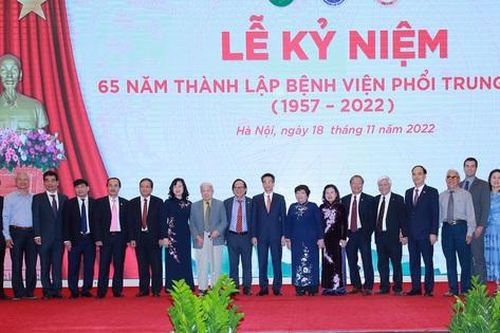Bệnh viện Phổi Trung ương kỷ niệm 65 năm thành lập