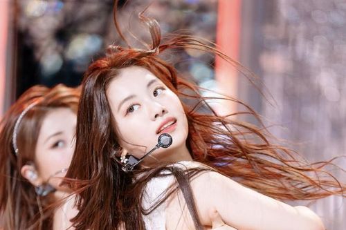 'Em gái BTS' bắn tín hiệu cho thấy đã sẵn sàng trở lại giới giải trí sau bê bối bạo lực học đường