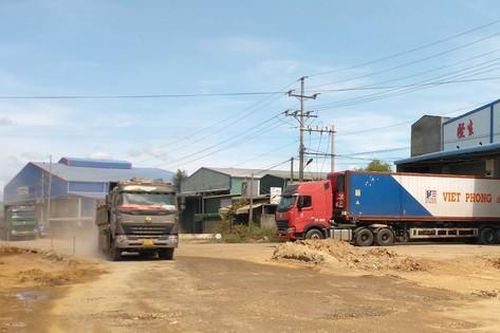 Thi công đường cao tốc, băm nát đường dân sinh
