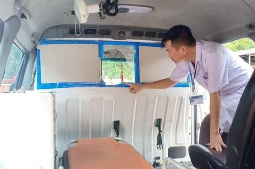 Người nhà bệnh nhân đập xe cấp cứu: Dấu hiệu vi phạm pháp luật