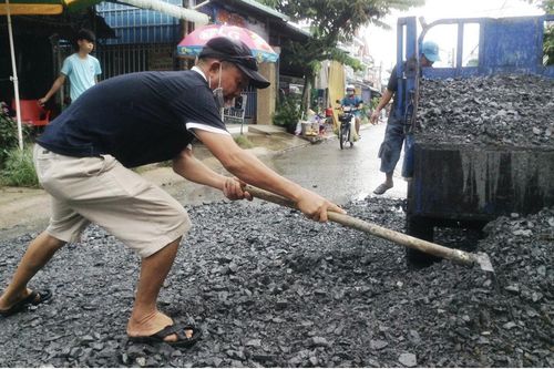 Chuyện người vá đường miễn phí