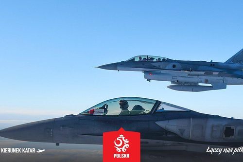 Đội tuyển Ba Lan được phi cơ F16 hộ tống đến Qatar dự World Cup 2022
