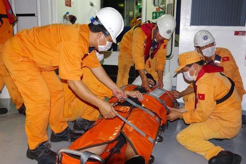 Liên tiếp cứu nạn thành công thuyền viên 2 tàu nước ngoài bị tai nạn lao động trên biển
