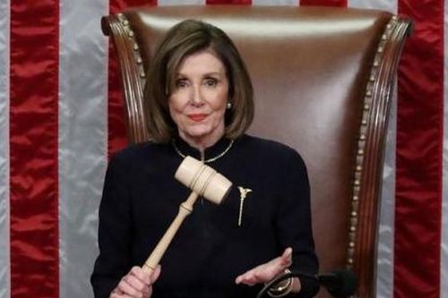 Chủ tịch Hạ viện Mỹ Nancy Pelosi từ chức