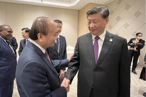 Chủ tịch nước Nguyễn Xuân Phúc gặp Chủ tịch Trung Quốc Tập Cận Bình ở Thái Lan