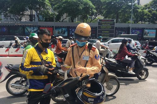 Nên bỏ bảo hiểm xe máy bắt buộc vì chi trả thấp, thủ tục rườm rà?