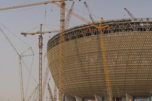 Đại Dũng tham gia làm sân vận động phục vụ World Cup 2022