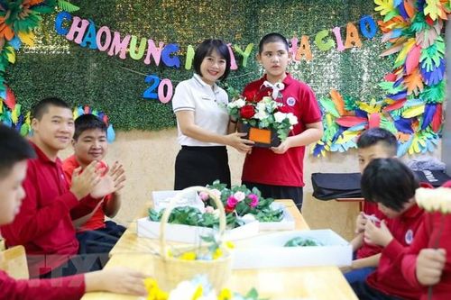 Hà Nội: Cô giáo Lê Thanh Hà hết lòng vì những 'mầm xanh' đặc biệt