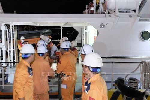 Đưa thuyền viên tàu nước ngoài bị tai nạn lao động trên biển vào bờ cấp cứu khẩn cấp