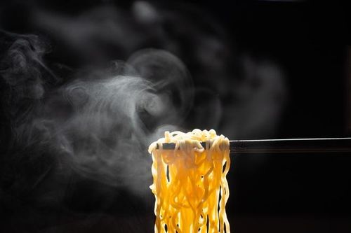 Yêu cầu báo cáo về mì ăn liền Gấu Đỏ do phát hiện hàm lượng EO không phù hợp tiêu chuẩn