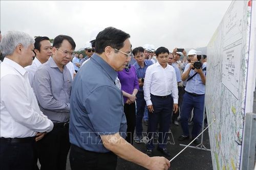 Thủ tướng dự lễ phát động thi đua đẩy mạnh phát triển hạ tầng đồng bộ, hiện đại