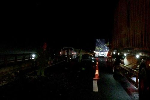 Đi bộ qua đường cao tốc Nội Bài - Lào Cai, một phụ nữ bị ô tô đâm tử vong