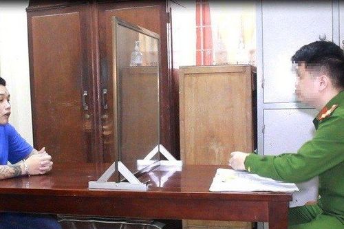 Bắt 2 đối tượng mang hung khí, mua bán số lượng ma túy lớn từ nước ngoài về