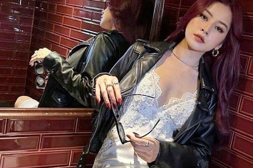 Chi Pu mix váy ngủ hoa ren 'đắp' kín người