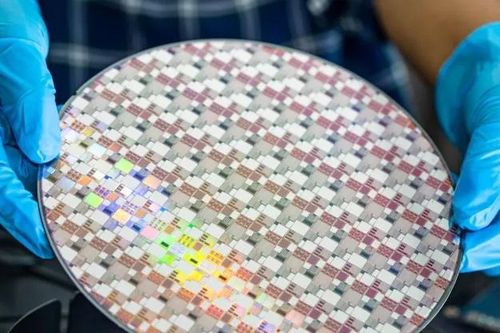 London ngăn chặn công ty Trung Quốc tiếp quản xưởng sản xuất chip lớn nhất Anh