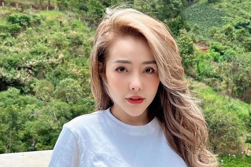 Ngân 98 bối rối khi được khen sở hữu 'vòng 1 khủng nhất showbiz'