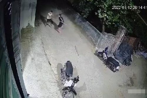 Nhắc nhở thanh niên tiểu bậy trước nhà, người đàn ông không ngờ đến hậu quả