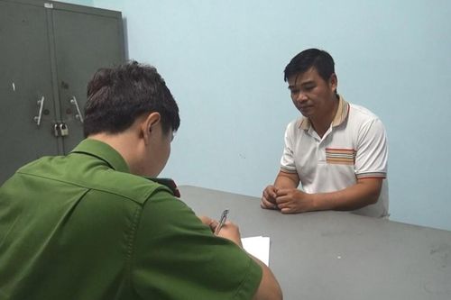 Xe ôm giả mạo Công an 'lừa tình lừa tiền' của người phụ nữ nhẹ dạ