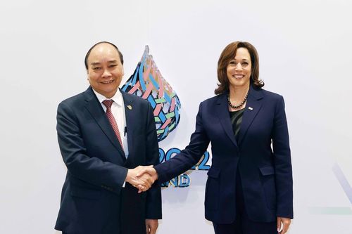 APEC 2022: Chủ tịch nước Nguyễn Xuân Phúc gặp Phó tổng thống Mỹ