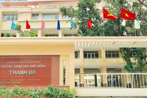 Nghi hút thuốc lá điện tử, 3 nam sinh trường THPT Thanh Đa ngất xỉu