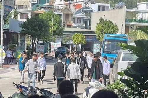 Hé lộ nguyên nhân vụ nhóm học sinh cấp 3 đánh nhau sau giờ tan học