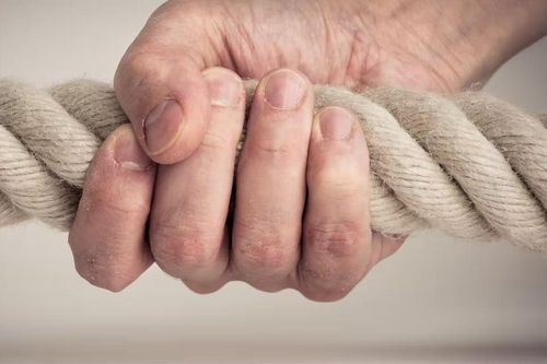 Lực nắm tay yếu có thể cho thấy sự lão hóa sớm