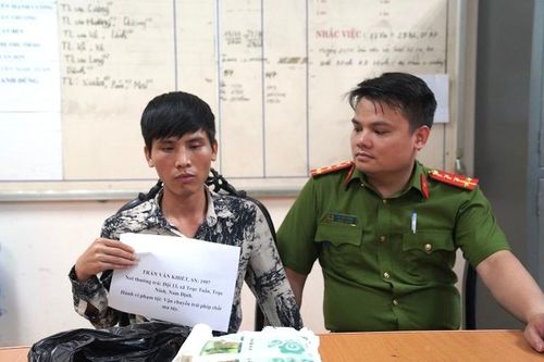 Vận chuyển thuê gần 2 kg ma túy để lấy 1,5 triệu đồng