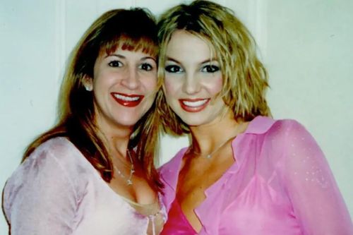 Trợ lý cũ tiết lộ mối quan hệ với Britney Spears