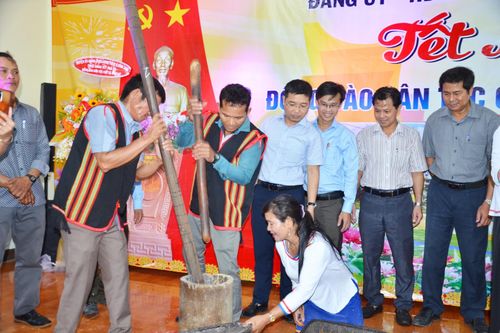 Độc đáo Tết Ngã rạ của đồng bào Cor ở Quảng Ngãi