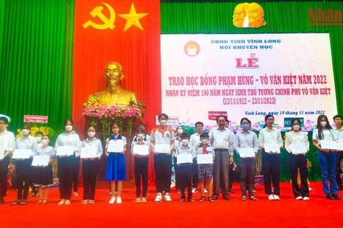 Vĩnh Long trao 271 suất học bổng Phạm Hùng-Võ Văn Kiệt cho học sinh, sinh viên