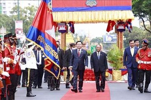 Lễ đón chính thức Chủ tịch Quốc hội Vương Đình Huệ thăm Vương quốc Campuchia