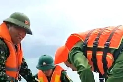 Hà Tĩnh: Nỗ lực tìm kiếm ngư dân mất tích trên biển