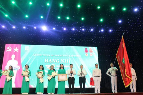 Trường Mầm non, Tiểu học & THCS Đức Trí đón nhận Huân chương Lao động hạng Nhì
