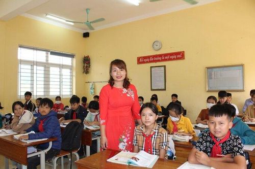 Cô giáo Mường thắp lửa đam mê Lịch sử cho học trò miền sơn cước
