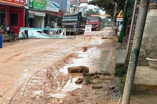 Nhà thầu đường cao tốc Bắc - Nam dùng đất đỏ vá đường