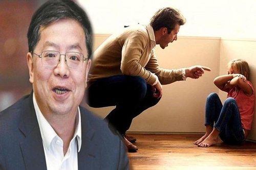 Hiệu trưởng Đại học số 1 châu Á khẳng định cha mẹ càng la mắng, con cái càng kém cỏi