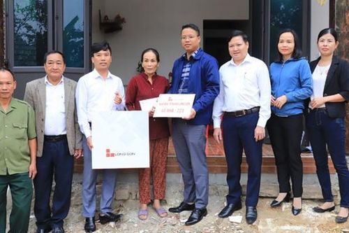 Công ty Xi măng Long Sơn trao 2 nhà tình thương tại tỉnh Hà Tĩnh