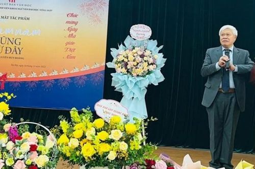 Ra mắt Hồi ký Trăm năm cũng từ đây của tác giả Nguyễn Huy Hoàng