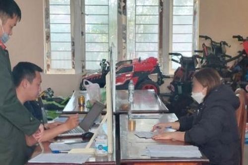 Đang tại ngoại để chữa bệnh, 'nữ quái' lập Facebook ảo lừa bán hoa, chiếm đoạt hàng trăm triệu đồng