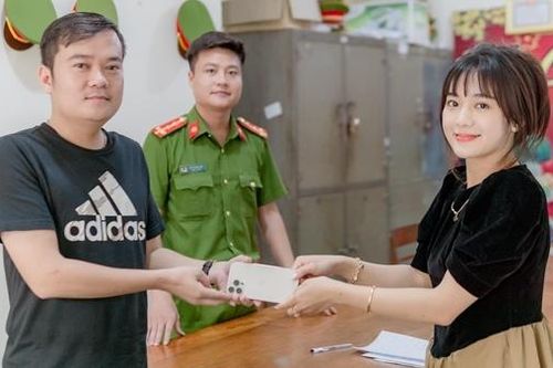 Cán bộ Công an nhặt được của rơi, trả lại cho người đánh mất