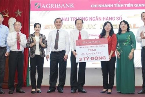 Agribank đưa vào hoạt động ngân hàng số đầu tiên tại Tiền Giang