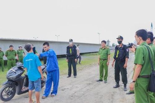 Thanh niên 18 tuổi sát hại người muốn quan hệ đồng tính với mình, cướp xe