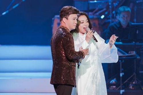 Quang Linh hết lời khen ngợi giọng hát Tố Nga trên sân khấu 'Dòng sông đa tình'