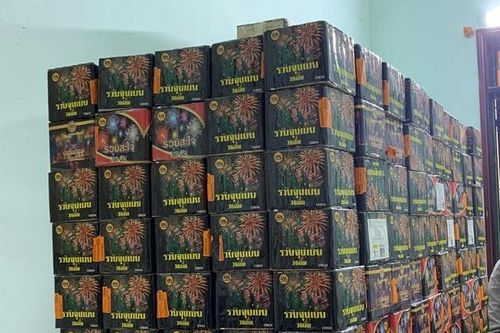 Thiết kế khoang riêng trên xe tải chờ hoa quả để buôn pháo nổ
