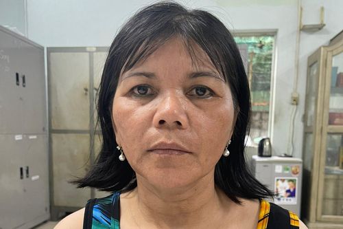 Bắt giữ người phụ nữ trộm điện thoại khi đi mua hàng