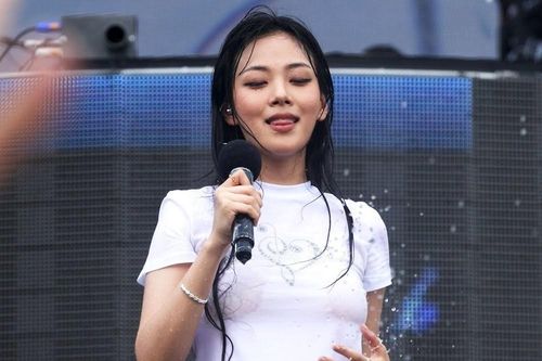 Bibi liên tục bị chỉ trích vì hình ảnh phản cảm